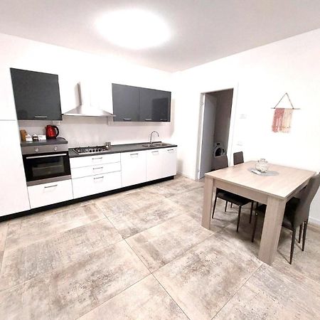 Sweet Mira Apartment Bagian luar foto